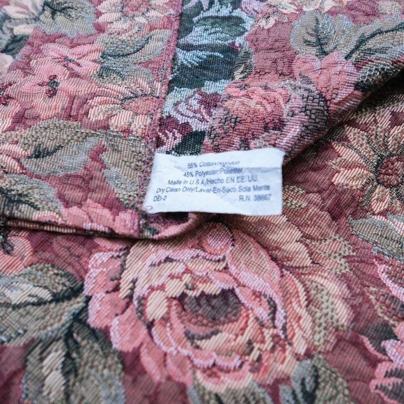 Vintage scalloped tapestry valance with Floral Motif - Picture 2 of 2